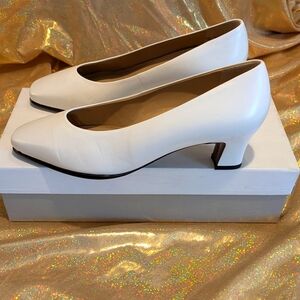 Easy Spirit white leather NEW heels